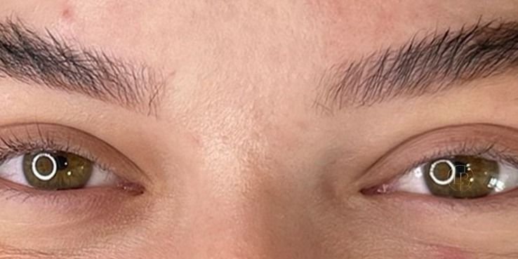 Antes: olhos sem extensão de cílios