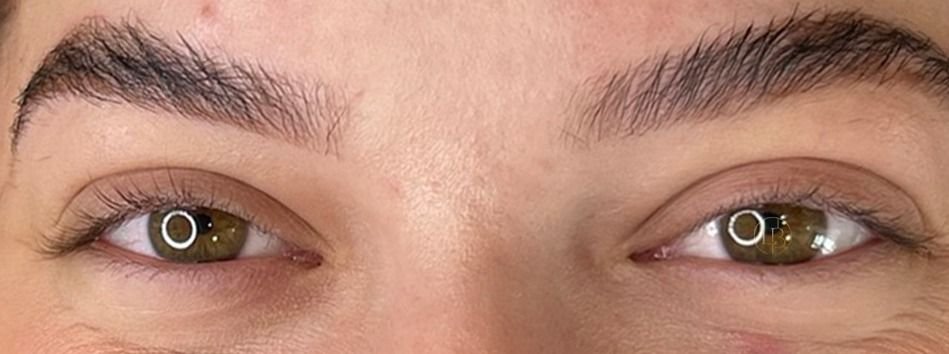 Antes: olhos sem extensão de cílios